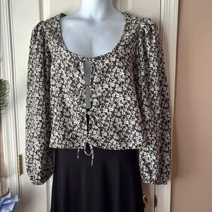 Levi’s Floral Black and White Women's Top EUC